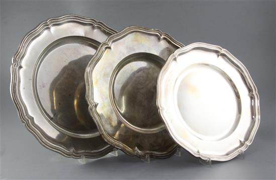 Three graduated continental silver circular dishes, (800, 835 and 935 standard), 64.8 oz.